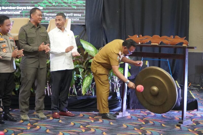 Sekda Malut saat membuka kegiatan Musrenbang RKPD tahun 2025.