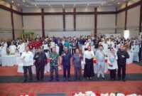 Foto bersama Pj Gubernur usai launching aplikasi Sidola Batagi. 