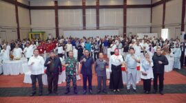 Foto bersama Pj Gubernur usai launching aplikasi Sidola Batagi. 