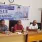 Anggota DPRD Provinsi Malut, Sugeng Cahyono saat melakukan kegiatan reses di Desa Rawamangun. 