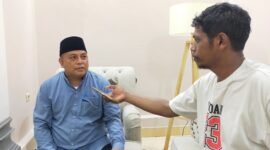 Sekretaris daerah Kabupaten Kepulauan Sula, Muhlis Soamole saat diwawancarai awak media. 