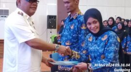 Pj Gubernur Serahkan SK 659 Peserta Lulus PPPK. 