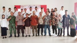 Foto bersama dengan anggota Bawaslu Malut, Rusli Saraha.