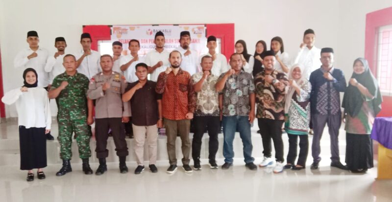 Foto bersama dengan anggota Bawaslu Malut, Rusli Saraha.