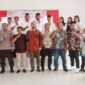 Foto bersama dengan anggota Bawaslu Malut, Rusli Saraha.
