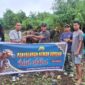 Pengurus koperasi mutiara mangga dua saat penyerahan hewan kurban. 