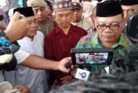 Pj Gubernur Malut, Samsudin A Kadir saat pelepasan calon jama'ah haji. 