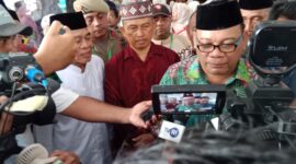 Pj Gubernur Malut, Samsudin A Kadir saat pelepasan calon jama'ah haji. 