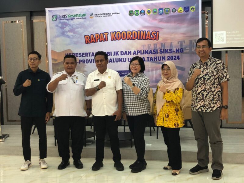 FOTO bersama Plh Sekprov, Kadisnos Malut bersama tim dari BPJS Kesehatan.