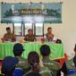 Ketua KAGAMA Malut, Mulyadi Wowor saat mengantar peserta KKN UGM di Pulau Hiri. 