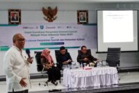 Dirut PT. BPRS Bahari Berkesan, Risdan Harly saat memaparkan materi. 