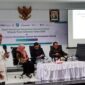 Dirut PT. BPRS Bahari Berkesan, Risdan Harly saat memaparkan materi. 