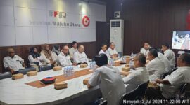 Plt Karo BPBJ Malut, Abdul Farid Hasan saat memimpin rapat.