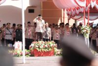 Pj Gubernur saat menjadi irup HUT Pramuka. 