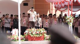 Pj Gubernur saat menjadi irup HUT Pramuka. 