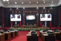 Terlihat banyak kursi anggota DPRD Malut kosong karena tidak hadir dalam rapat Paripurna, Selasa 13 Agustus 2024.