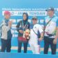 Hesti Lestari saat mendapatkan medali perak. 