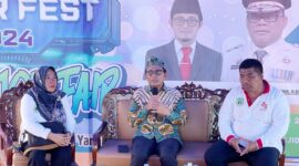 Pj Sekda Malut saat talkshow peluang kerja di Sofifi Job Fair 2024