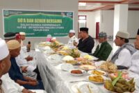 Doa dan dzikir bersama. 