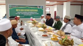 Doa dan dzikir bersama. 