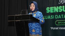 Asisten II Setda Malut, Sri Haryani Hatari saat membuka kegiatan rakor survei pertanian. 