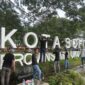 Pembersihan kawasan jalan 40 Kota Sofifi.