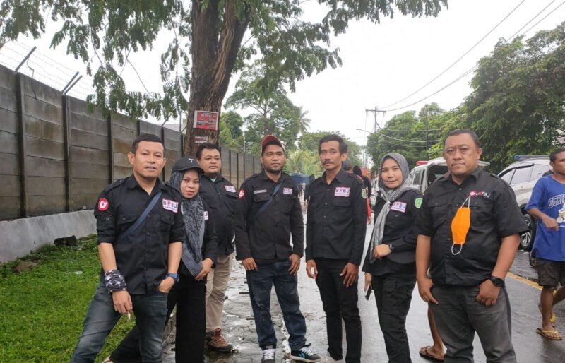 Tim BPBJ Pemprov Malut saat tiba di lokasi bencana banjir bandang di Kelurahan Rua.