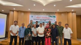 Dewan pengupahan foto bersama usai rapat penetapan UMP 2025.