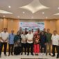 Dewan pengupahan foto bersama usai rapat penetapan UMP 2025.