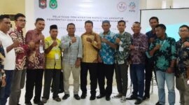 DR Mukhtar Adam foto bersama peserta pelatihan. 