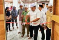 Ketua DKM Shafful Khairaat Sofifi, Marwan Polisiri saat soft launching SKMart. 