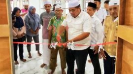 Ketua DKM Shafful Khairaat Sofifi, Marwan Polisiri saat soft launching SKMart. 