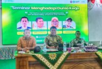 Kepala Disnakertrans Malut, Marwan Polisiri saat menjadi narasumber di Kampus UMMU Ternate.