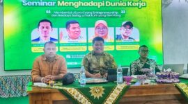 Kepala Disnakertrans Malut, Marwan Polisiri saat menjadi narasumber di Kampus UMMU Ternate.
