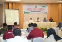 Suasana FGD penerapan norma 100 di perusahaan oleh Disnakertrans. 
