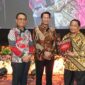 Mantan Gubernur Malut Thaib Armayin foto bersama dengan  Pj Sekda dan Kepala Bappeda.
