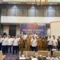 Kepala Bappeda Provinsi Maluku Utara, Dr. Muhammad Sarmin S. Adam saat membuka kegiartan Rapat Komisi II dan Sidang Pleno II TKPSDA Wilayah Sungai Halmahera Selatan dan Halmahera Utara.