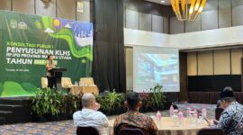 Kepala Bappeda Malut, Dr. Muhammad Sarmin S. Adam dalam kegiatan FGD.