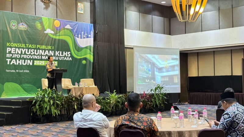 Kepala Bappeda Malut, Dr. Muhammad Sarmin S. Adam dalam kegiatan FGD.