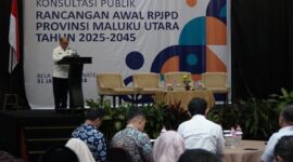 Plt. Gubernur Malut, Al Yasin Ali membuka kegiatan konsultasi publik RPJPD 2025-2045.