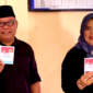 Pj Gubernur Malut dan Ketua DWP memberikan suara pada Pilkada 2024.