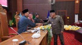 Pj Gubernur menghadiri rapat paripurna DPRD Maluku Utara.