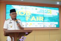 Pj Gubernur saat membuka job fair.