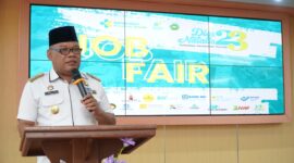 Pj Gubernur saat membuka job fair.