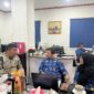 Kadisnaker Malut, Marwan Polisri saat berdiskusi dengan pejabat Kemenaker RI. 