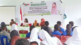 Astri Tiarasari Yasin saat melakukan kegiatan reses di SMK N 1 Halmahera Tengah. 