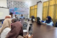 Para peserta Bimtek aplikasi SIAKAD Unibrah Tidore serius mengikuti pelatihan. (foto: Maun)