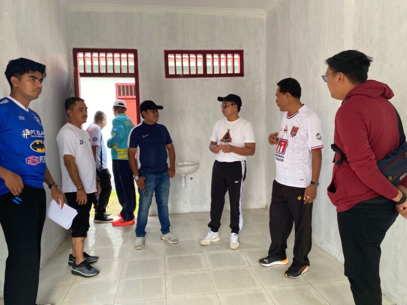 Pj Sekda saat sidak rumah dinas di ASN II.