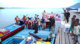 Operasi pasar murah di Desa Maregam dan Marekofo melalui kapal inflasi.