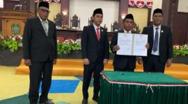 DPRD kabupaten Kepulauan Sula menetapkan Fifian Adeningsi Mus dan M. Saleh Marasabessy sebagai Bupati dan Wakil Bupati 2025-2030